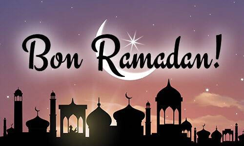 Apprenez à souhaiter un bon Ramadan en français et en arabe, découvrez des idées pour personnaliser vos vœux.